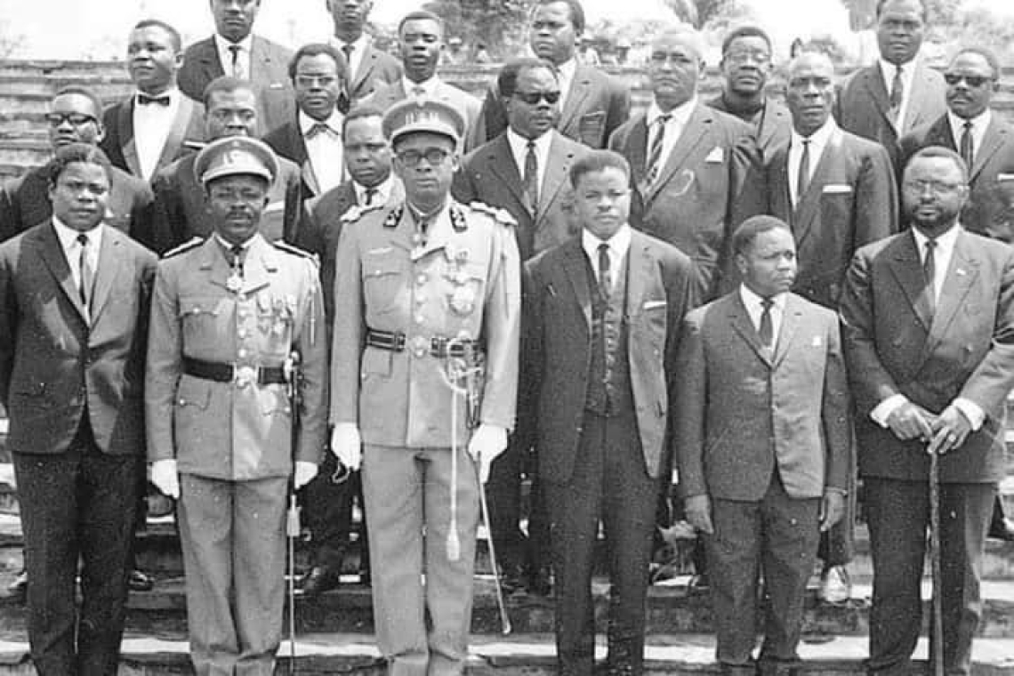 Joseph Mobutu et les membres de son gouvernement large